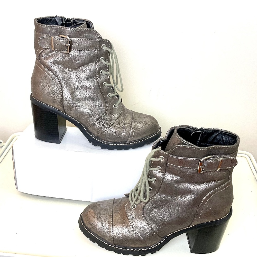 DIBA CARRYN PEWTER METALLIC SIDE ZIP LACE UP BLOCK HEEL COMBAT MOTO BOOTS SZ 8